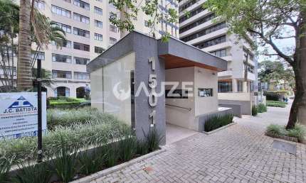 Apartamento dois dormitórios com suíte no Bigorrilho