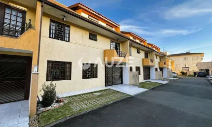 SOBRADO ACONCHEGANTE EM CONDOMINIO FECHADO COM 05 QUARTOS