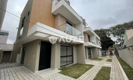 Triplex face norte, não geminado, excelente incidência de luz natural.
