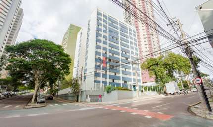 Apartamento reformado no Bigorrilho, 1 vaga de garagem. Excelente localização!