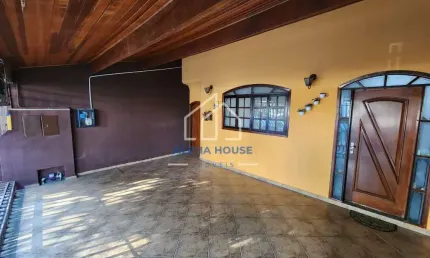 Ótimo Sobrado à venda, com 04 dormitórios (sendo 01 suíte) no bairro Jardim Santa Luzia, Pindamonha