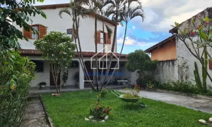 Ótimo Sobrado à venda com 03 dormitórios, 01 escritório e 05 vagas de garagem  no bairro Crispim, P