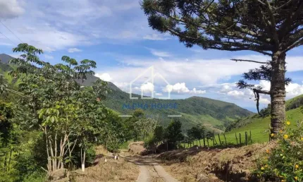 Ótimo Sítio a venda no  bairro dos Marins, na cidade de Piquete-SP! Com 877.135 m2