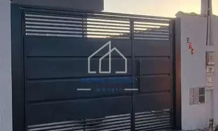 Casa à venda, residencial e comercial portal dos eucaliptos, com dois dormitórios sendo uma suíte.