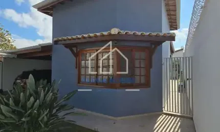 Casa à venda, santana pindamonhangaba, com dois dormitórios sendo uma suíte.