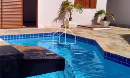 Casa à venda, São Benedito, com três dormitórios sendo uma suíte, área gourmet e piscina.