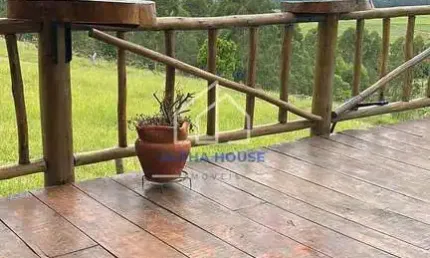 Chácara disponível para venda emTremebé, toda rústica , com Deck e piscina.