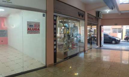 Excelente sala comercial no centro de Taubaté, localizada na galeria Boulevard