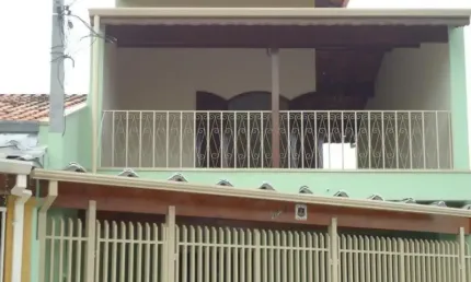 Casa com 3 quartos para alugar na Rua Padre Bento Cortez de Toledo, 247, Vila São José, Taubaté