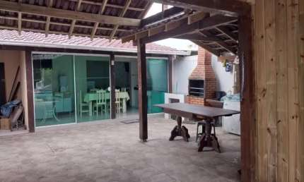 Casa em Gravatá, Navegantes-SC  com 6 dormitórios a 200 metros da praia