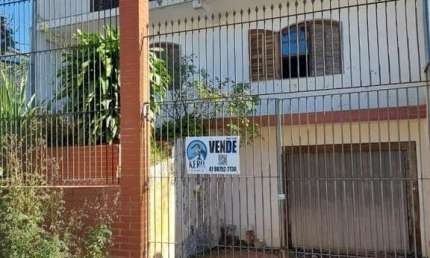 'Seu Novo Lar na Cidade Industrial de Curitiba: Sobrado Espaçoso com 6 Dormitórios e Churrasqueira