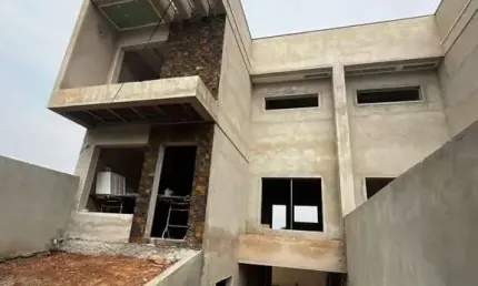 'Sobrados exuberantes e ampla área construída em região privilegiada de Araucária - O lar dos seus