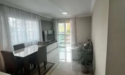 Descubra a elegância e conforto de um apartamento de luxo com acabamento impecável na prestigiada v