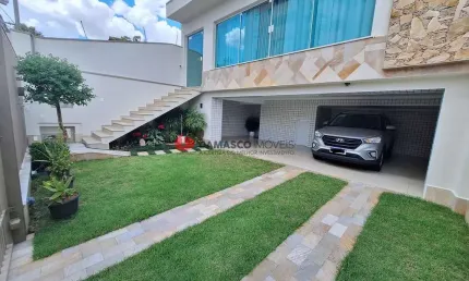 Excelente Casa Assobradada à Venda 3 Quartos, 2 Suites, 1 quarto opcional 3 Vagas, Santa Maria, São