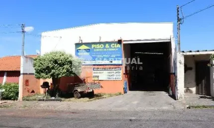 Barracão / Galpão / Depósito para alugar no Brasil, Uberlândia  por R$ 9.000