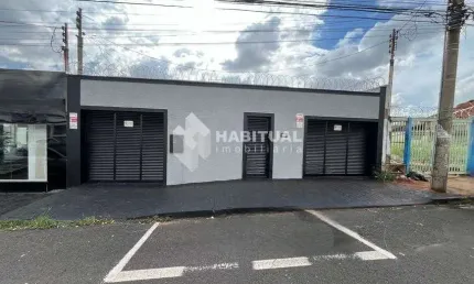 Casa comercial com 6 salas para alugar no Centro, Uberlândia  por R$ 5.700