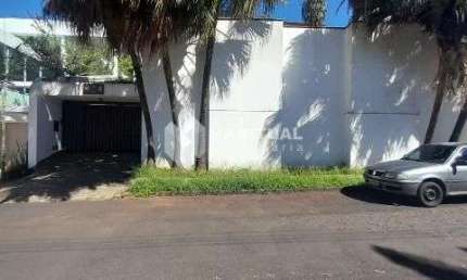 Casa comercial com 1 sala para alugar no Lidice, Uberlândia  por R$ 15.000