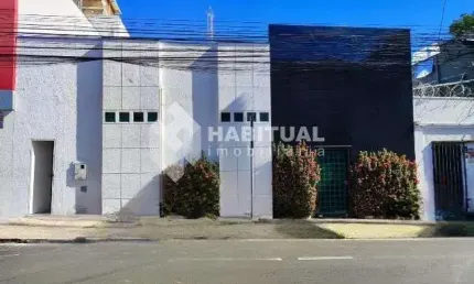 Casa comercial com 6 salas para alugar no Centro, Uberlândia  por R$ 6.000