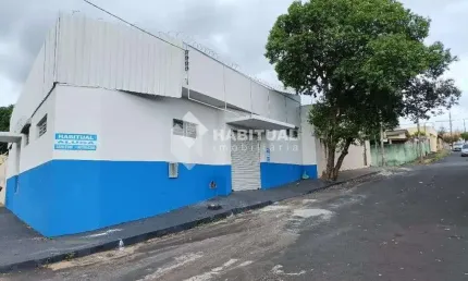 Ponto comercial com 3 salas para alugar no Bom Jesus, Uberlândia  por R$ 6.000