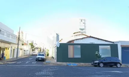 Casa comercial com 3 salas para alugar no Osvaldo Rezende, Uberlândia  por R$ 10.500