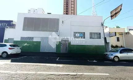 Casa comercial com 4 salas para alugar no Centro, Uberlândia  por R$ 4.200