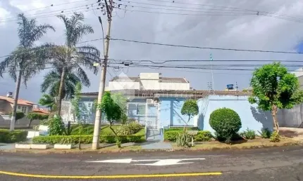Casa comercial com 11 salas para alugar no Vigilato Pereira, Uberlândia  por R$ 12.000