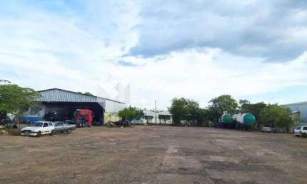 Barracão / Galpão / Depósito para alugar no Distrito Industrial, Uberlândia  por R$ 17.000