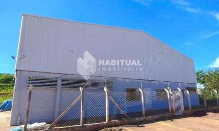 Barracão / Galpão / Depósito com 3 salas para alugar no Distrito Industrial, Uberlândia  por R$ 14.000