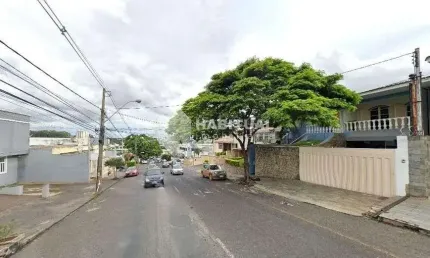 Casa comercial com 3 salas para alugar no Altamira, Uberlândia  por R$ 8.000