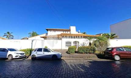 Casa comercial com 4 salas para alugar no Lidice, Uberlândia  por R$ 10.000