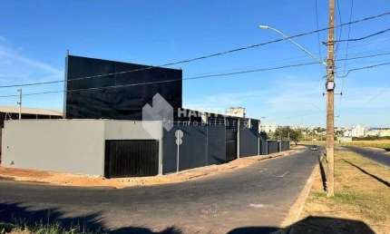 Barracão / Galpão / Depósito para alugar no Umuarama, Uberlândia  por R$ 15.000