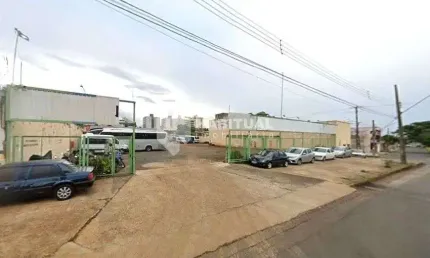 Barracão / Galpão / Depósito com 7 salas para alugar no Martins, Uberlândia  por R$ 22.000
