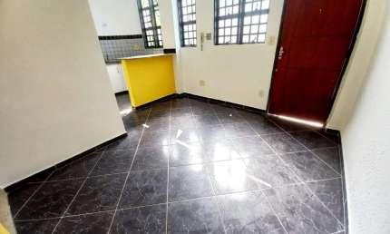 Área Privativa de 02 Quartos no Bairro Alvaro Camargo