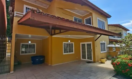 Vendo Ótima Casa no Condomínio Saint Tropez R$ 2.200.000,00