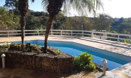 Ibiúna Casa em condomínio AC 400 m² TE 1.600 m² 08 salas 04 suítes - SPA adega, área gourmet.