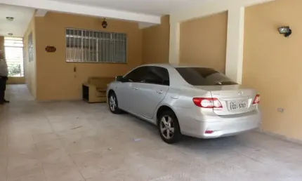 Ótimo sobrado amplo 03 salas 03 dormitórios sendo 01 suíte 04 vagas