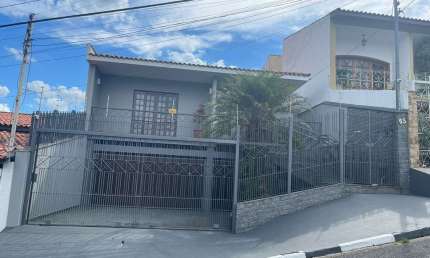Casa com 3 quartos à venda na Alameda Hungria, 231, Jardim Europa, Bragança Paulista