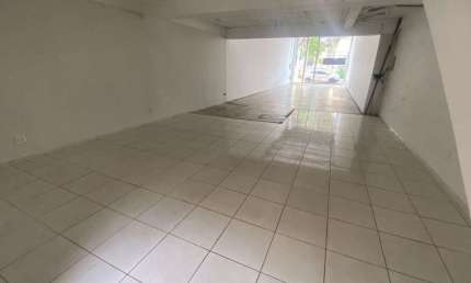 Ponto comercial com 4 salas para alugar na Praça José Bonifácio, 289, Centro, Bragança Paulista