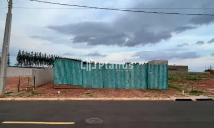 Terreno em condomínio fechado à venda no Residencial Villa de Leon, Piratininga 