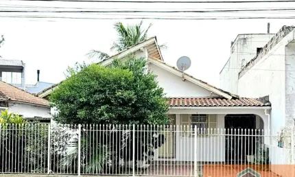 Casa na Av. Expedicionário José Pedro Coelho em   Tubarão/SC