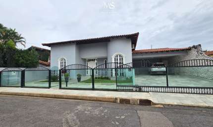 Casa QI07 – Lago Sul- 5 suitesLote 776m2. 683 m2 de área construida