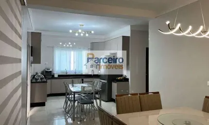 Linda casa terrea com 3 dormitórios à venda, 228 m² com piscina.