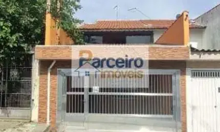 Lindo Sobrado, 237 m² de área construída e 147 m² de terreno.Localização estratégica no Bairro do..