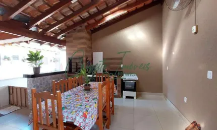 Casa com Edícula para venda, com 4 dormitórios, 4 banheiros, ampla varanda, Jardim Caparroz, a 6 minutos do Centro.