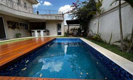 Sobrado para venda possui 440 metros quadrados com 4 quartos