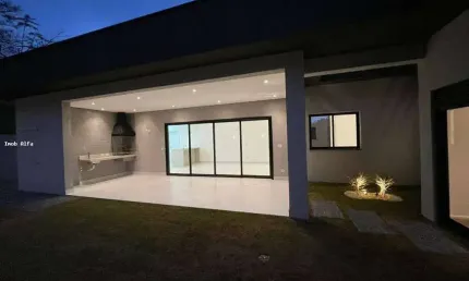 Casa para venda possui 236 metros quadrados com 3 quartos