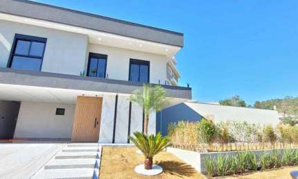 Casa para venda possui 209 metros quadrados com 3 quartos em Suru - Santana de Parnaíba - SP