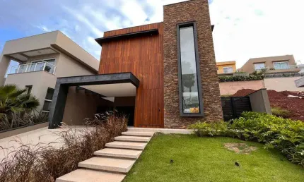 Sobrado para venda tem 370 metros quadrados com 4 quartos em Alphaville - Santana de Parnaíba - SP