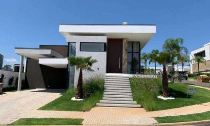Casa para venda possui 244 metros quadrados com 3 quartos