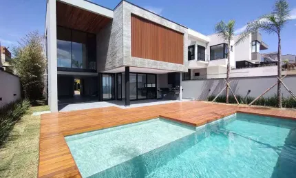 Casa para venda possui 420 metros quadrados com 4 quartos em Alphaville - Santana de Parnaíba - SP